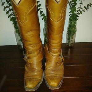 Gorgeous distressed Corral boots offers welcome